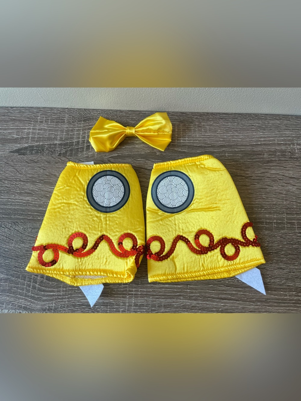 Toy Story Jessie Hair Bow and Wrist Gauntlets Adult Halloween Costume Accesories